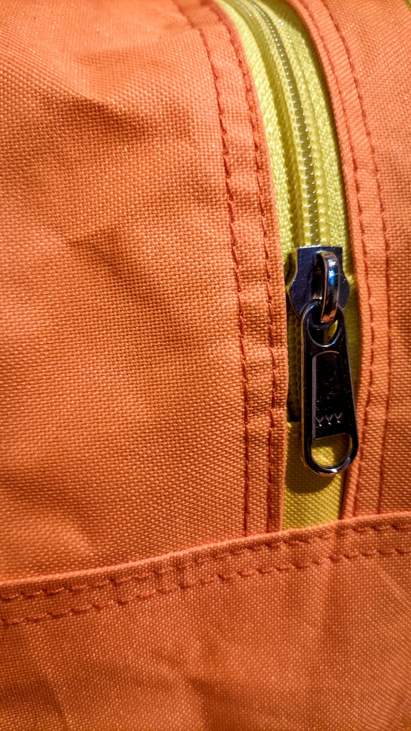 Fire resistant zipper